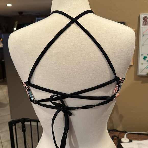 Bikini - Picture 4 of 7